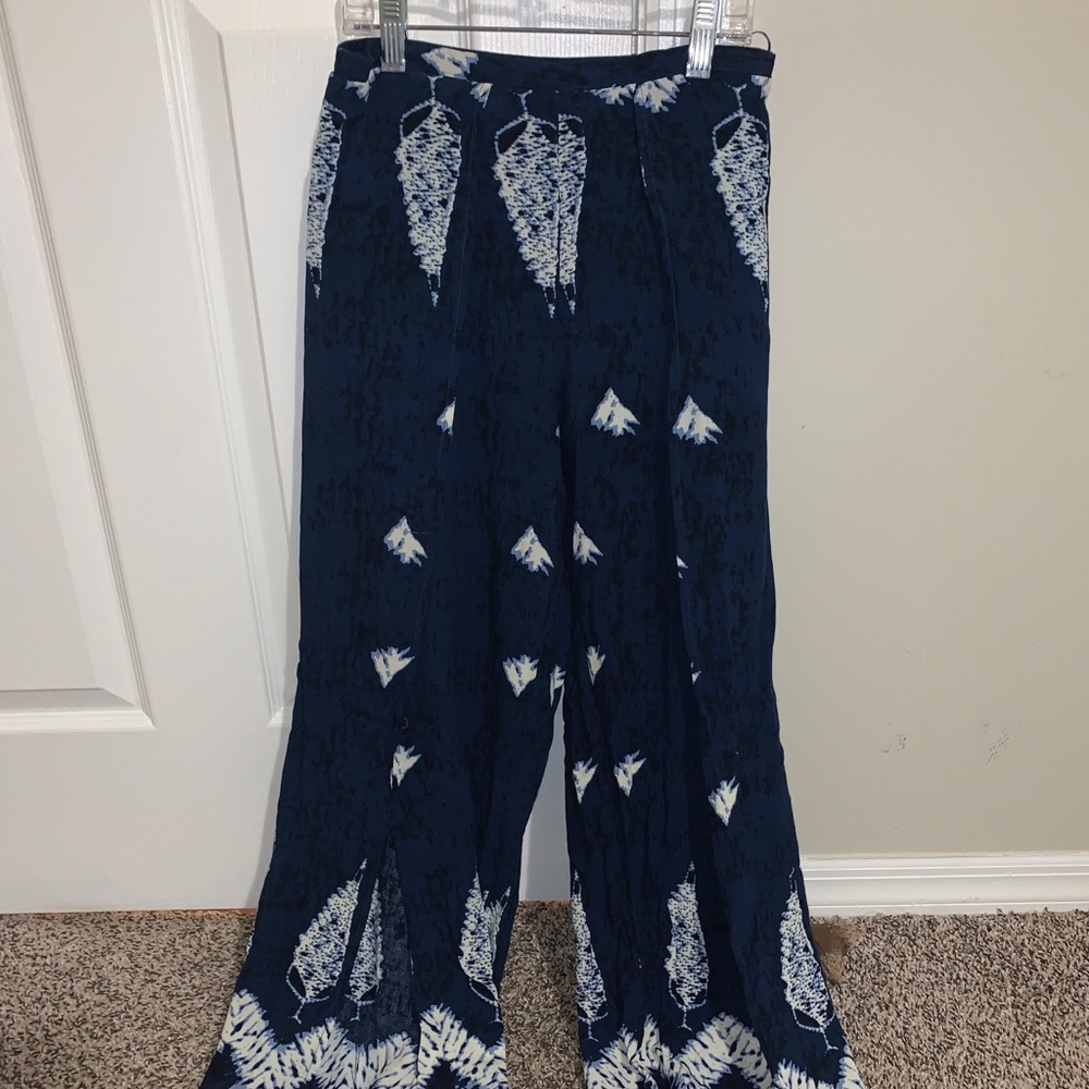 Aakaa Flowy Blue Pants